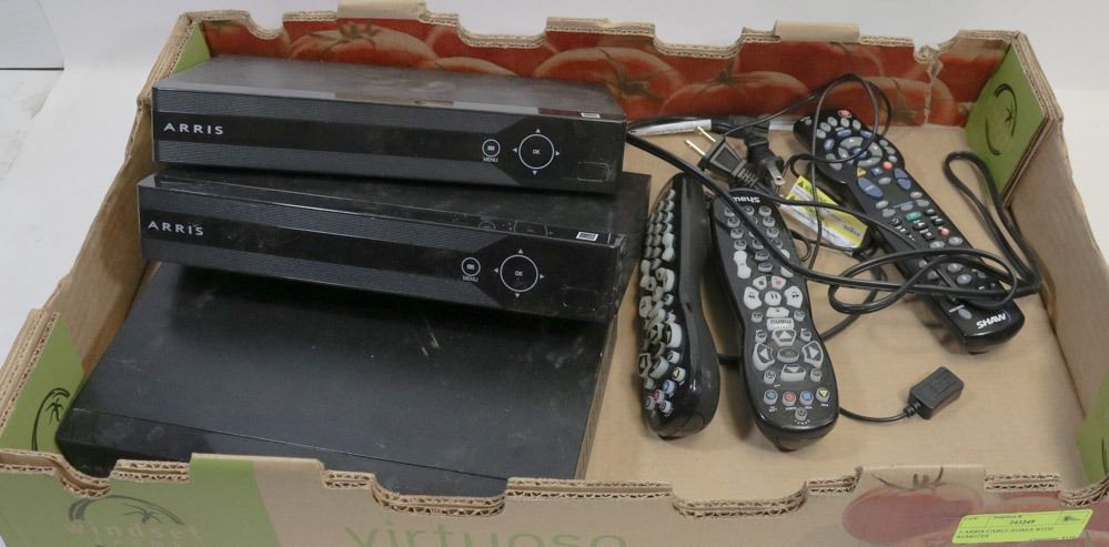 3 ARRIS CABLE BOXES WITH REMOTES - Kastner Auctions