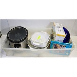 FLAT OF 2 CORNINGWARE, CROCK POT, SANDWICH MAKER,