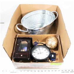 LOT OF HOUSEHOLD DISPLAY