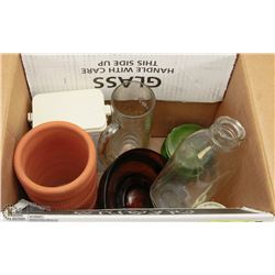 BOX OF VINTAGE COLLECTIBLES INCL MARMALADE JAR