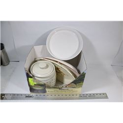 BOX OF ESTATE BAKEWARE