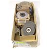 Image 1 : FLAT OF ASSORTED ABRASIVES & DISCS