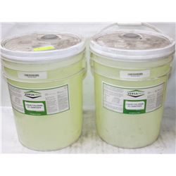 TWO 20L PAILS OF VERSAPRO LIQ. CHLORINE SANITIZER
