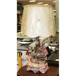 VINTAGE ESTATE CERAMIC PIANO PLAYER LAMP