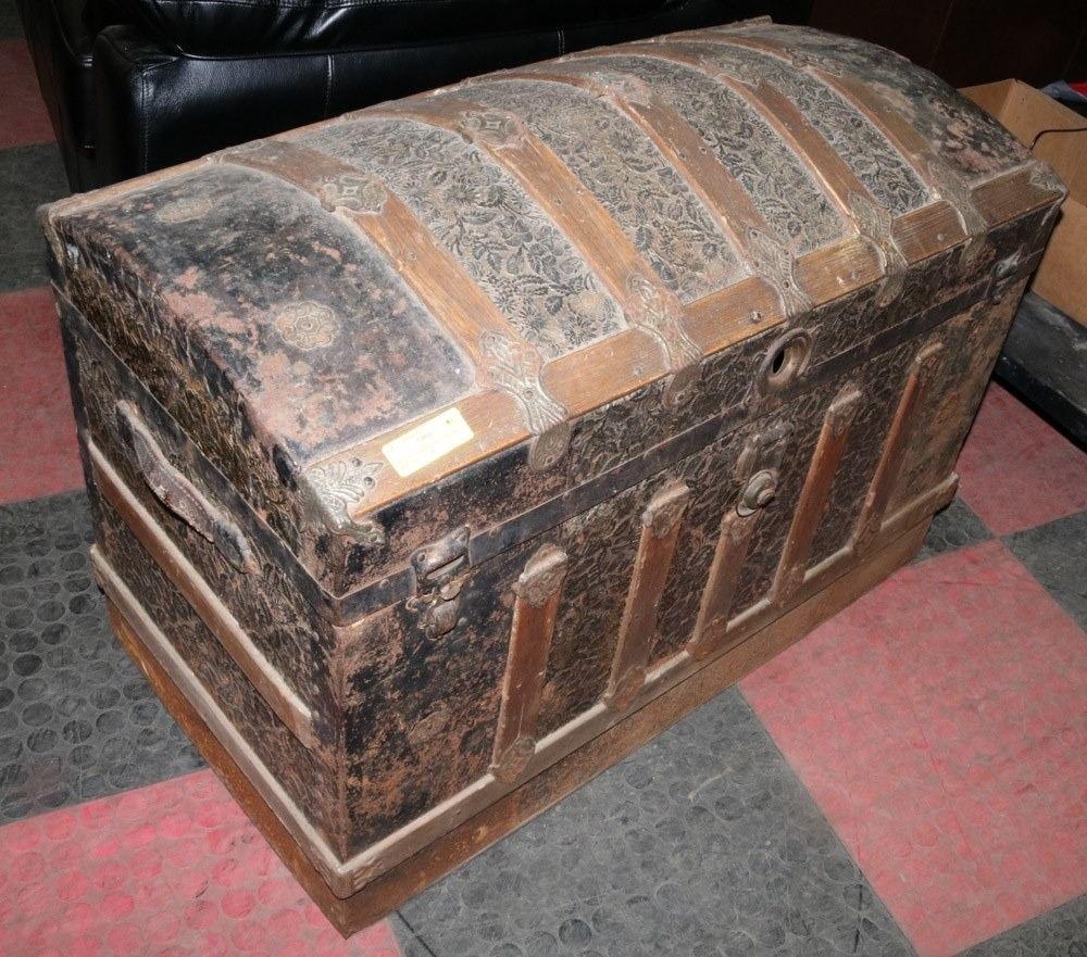 ANTIQUE HUMPBACK TRUNK WITH EMBOSSED GILT