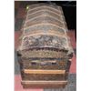 Image 3 : ANTIQUE HUMPBACK TRUNK WITH EMBOSSED GILT &