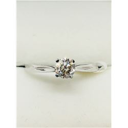 31) 14K WHITE GOLD DIAMOND RING