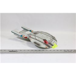 1994 STAR TREK MODEL OF THE USS ENTERPRISE
