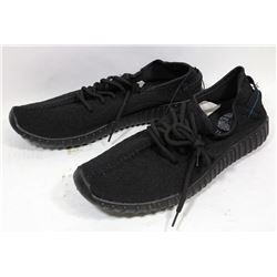 PAIR OF URBAN 10 RUBBER SOLED SHOES
