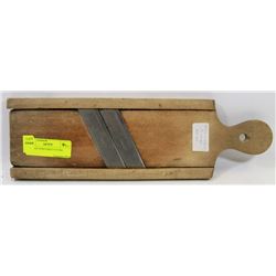 VINTAGE VEGETABLE CUTTER