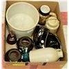 Image 1 : BOX OF COLLECTIBLE CERAMICS