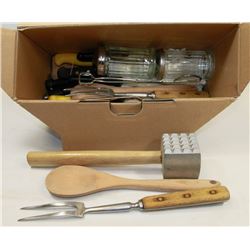 LOT OF ASSORTED KITCHEN HAND TOOLS INCLUDING MEAT
