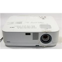 NEC 3 LCD PROJECTOR. ONLY 665 HRS ON LAMP.