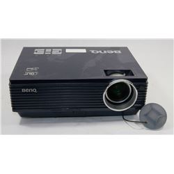 BENQ PROJECTOR W ONLY 52 HOURS ON LAMP