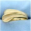 Image 2 : Modern Abstract Style Ring in 14K Yellow Gold