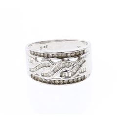 Vintage 10K Gold & Diamond Ring