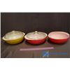 Image 1 : Set of 3 Vintage Pyrex Bowls 2 w/ Lids (2 Flamingo 1952-1956;1 Yellow - 1956-1962)