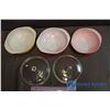 Image 2 : Set of 3 Vintage Pyrex Bowls 2 w/ Lids (2 Flamingo 1952-1956;1 Yellow - 1956-1962)