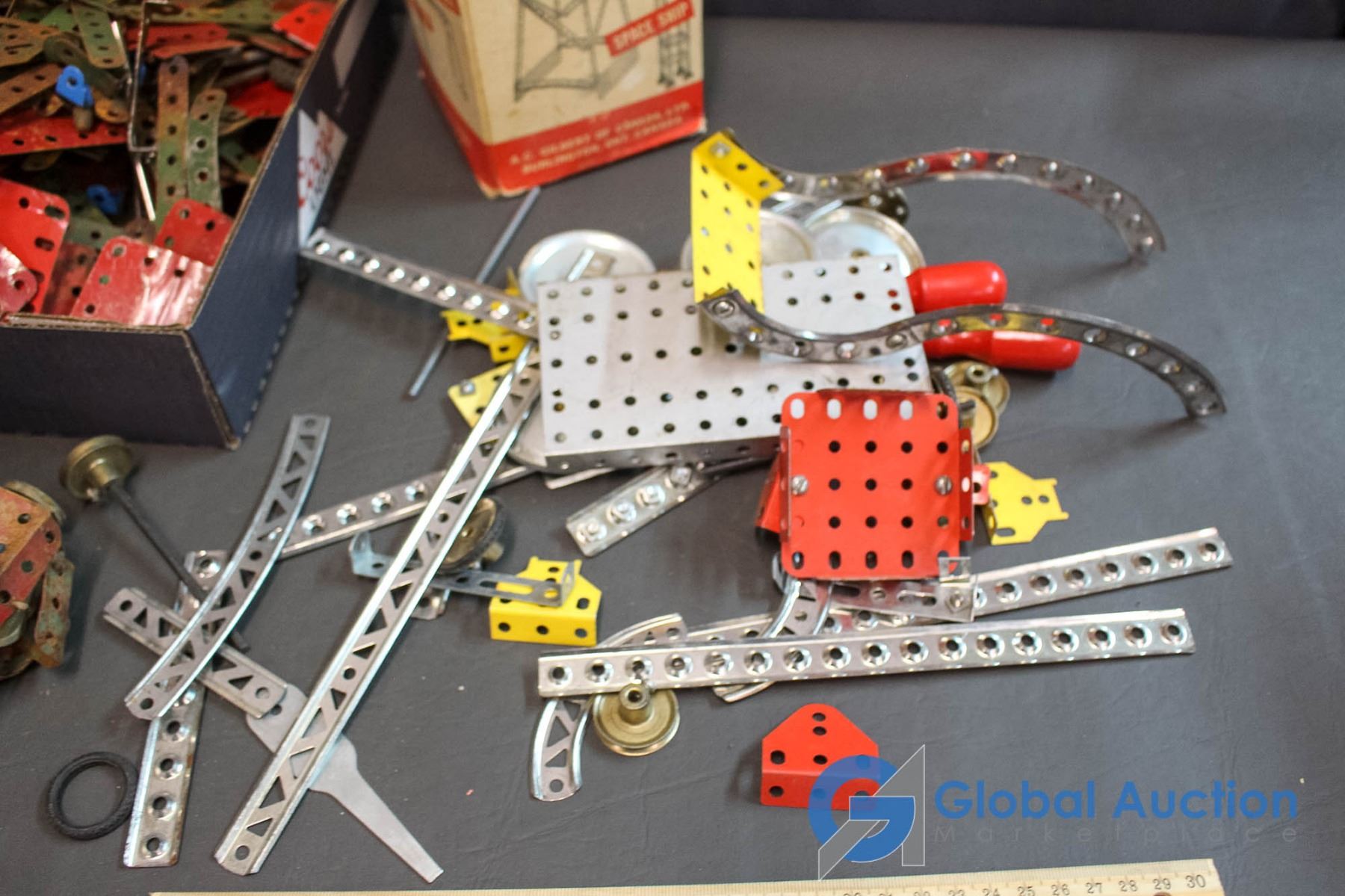 Grand lot de travaux Meccano vintage - Pièces détachées Grand lot de travaux Meccano vintage - Pièces détachées