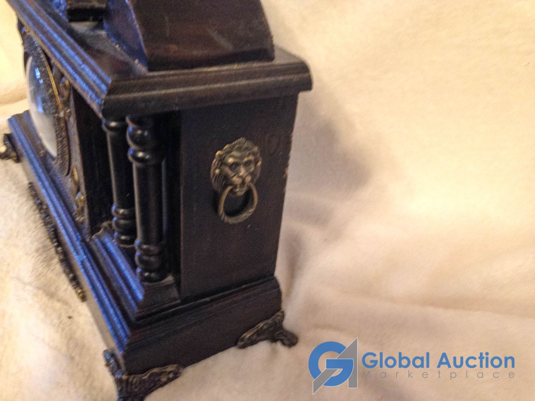 Antiquestyle Lions Head Mantle Clock