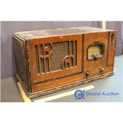 Antique Viking Wooden Electric AM Radio