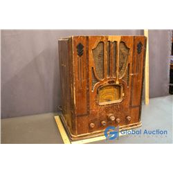 Antique Viking Wooden Electric AM Radio