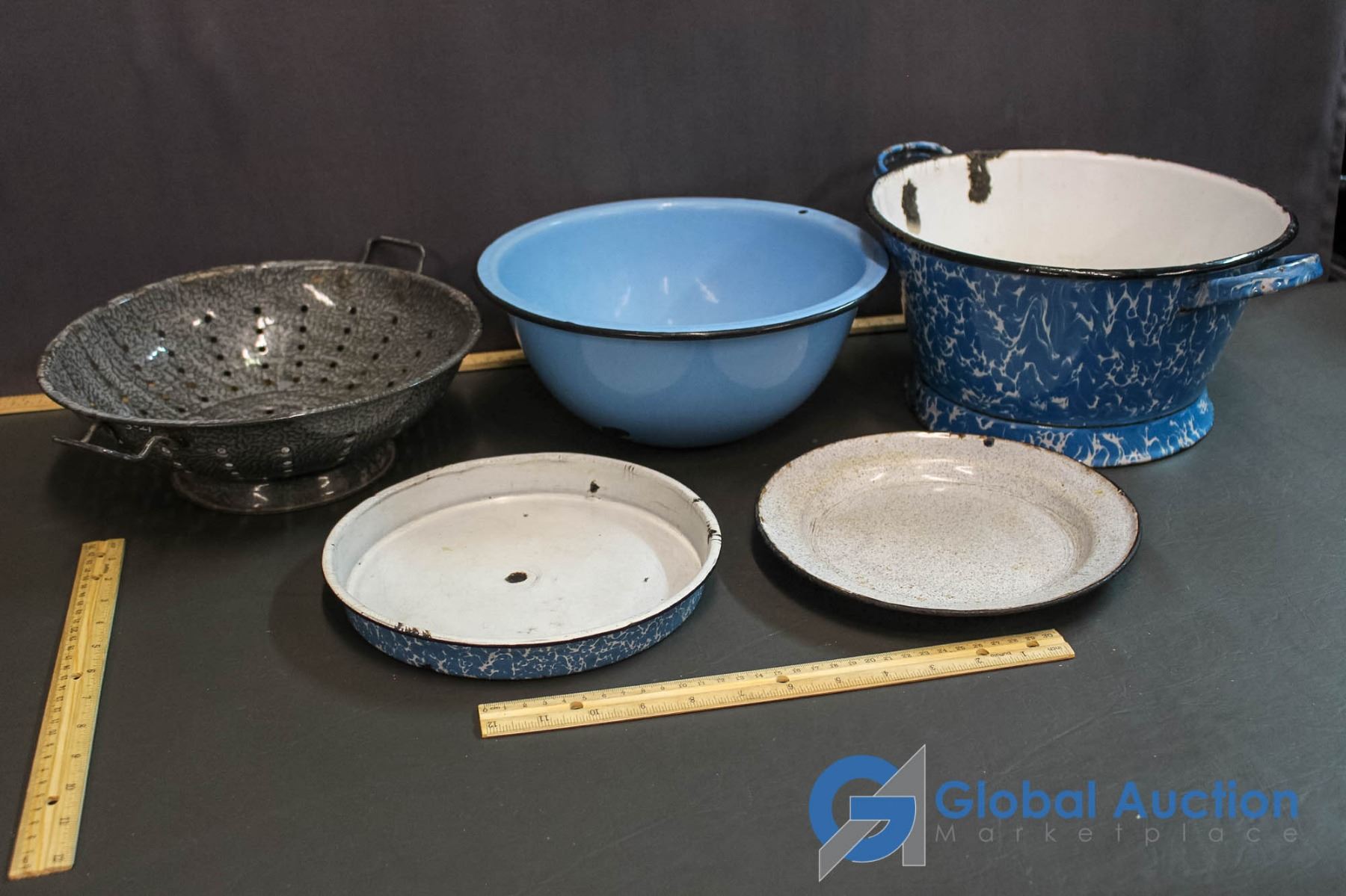 5 Pieces Enamelware 2 Colanders, 1 Bowl, Pie Plate & Plate