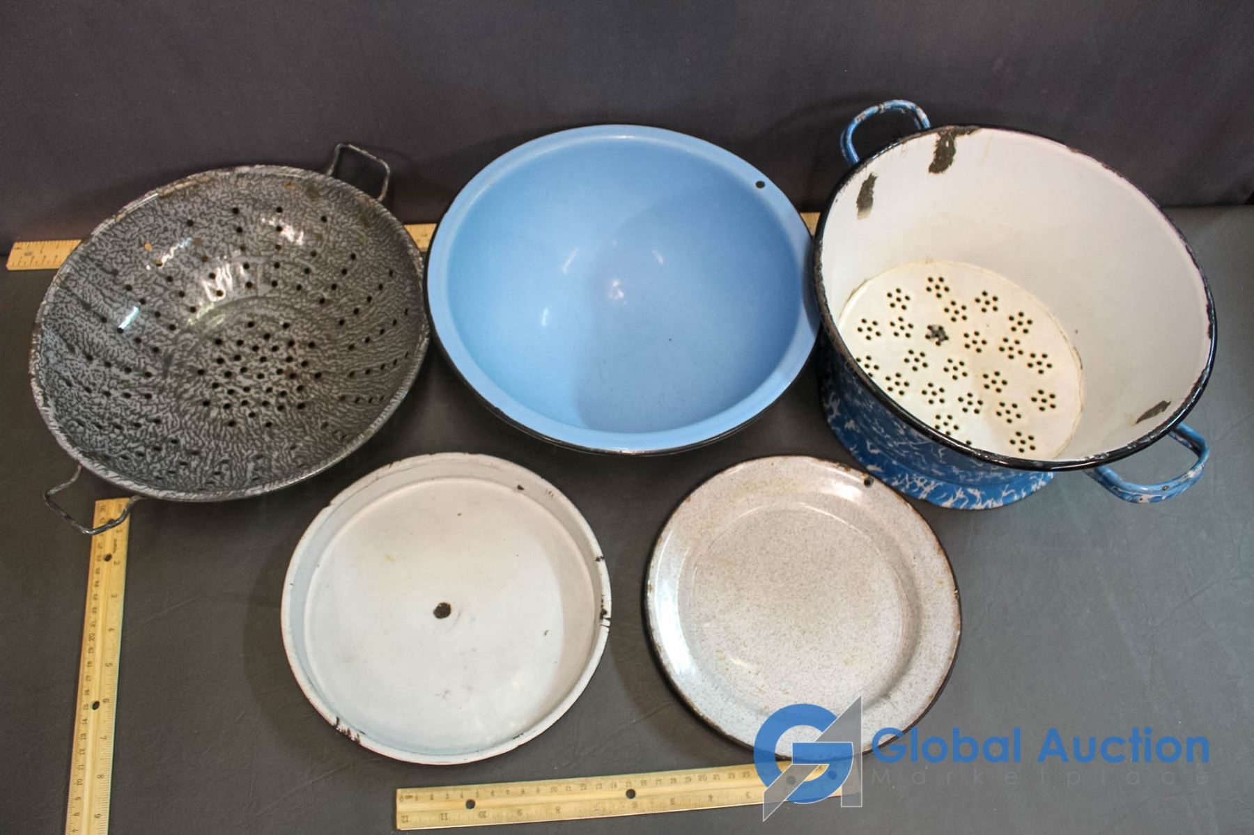 5 Pieces Enamelware 2 Colanders, 1 Bowl, Pie Plate & Plate