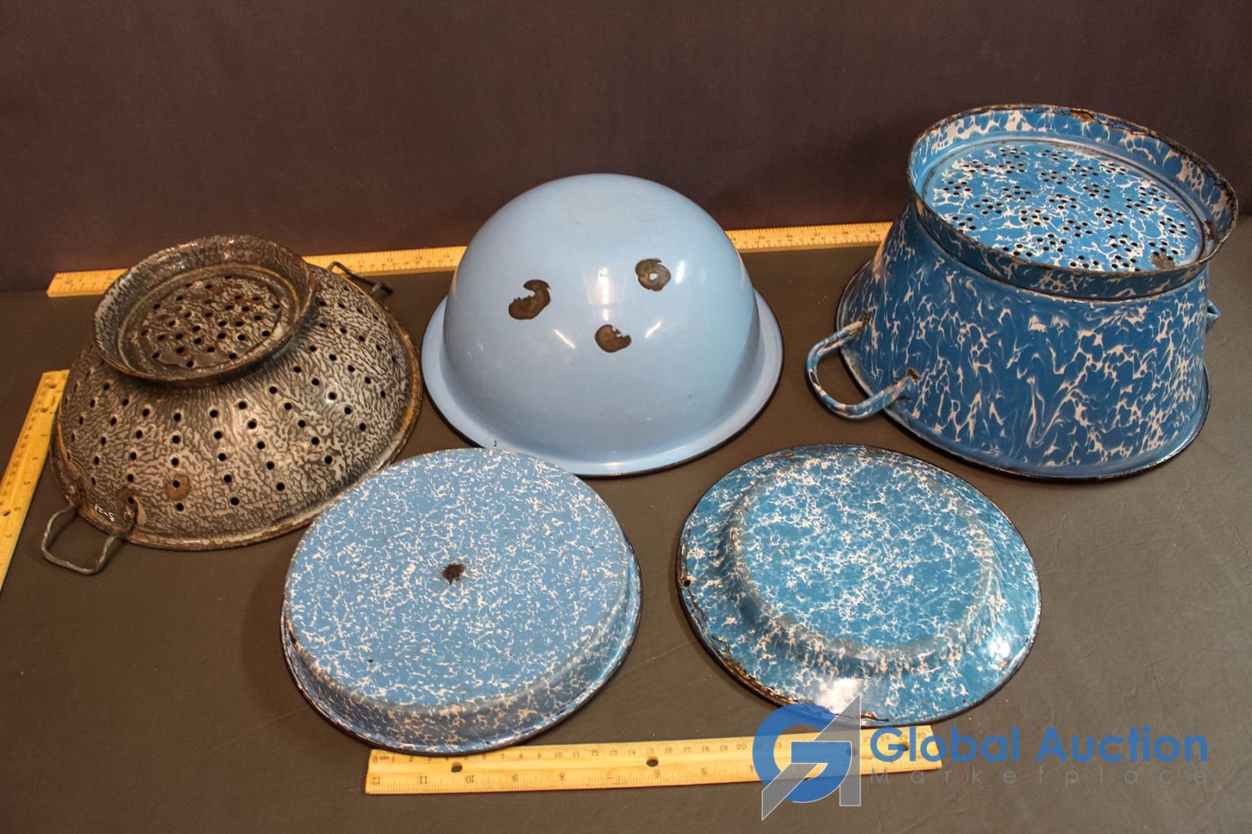 5 Pieces Enamelware 2 Colanders, 1 Bowl, Pie Plate & Plate