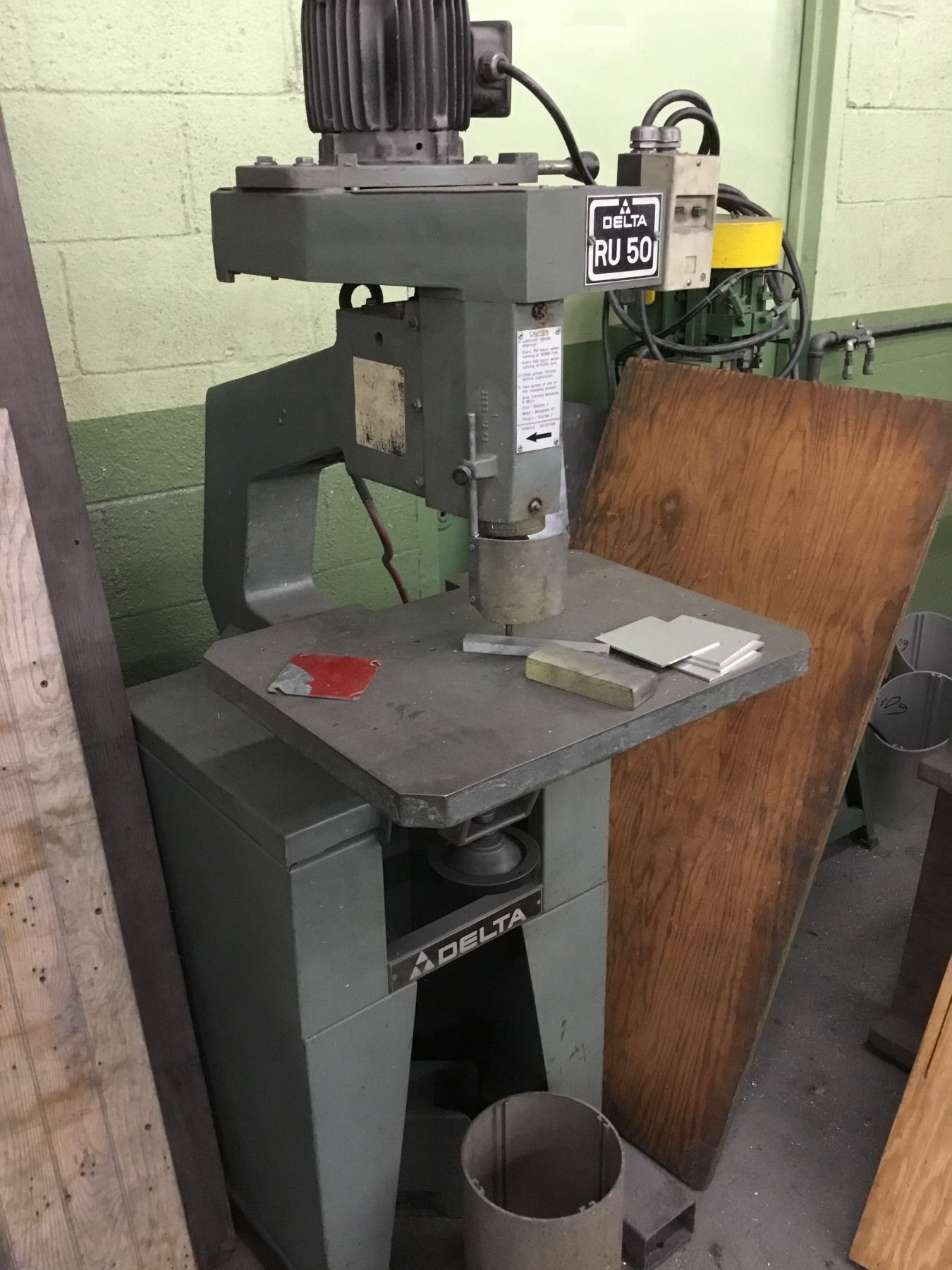 RU-50 DELTA Single Spindle Manual Pin Router