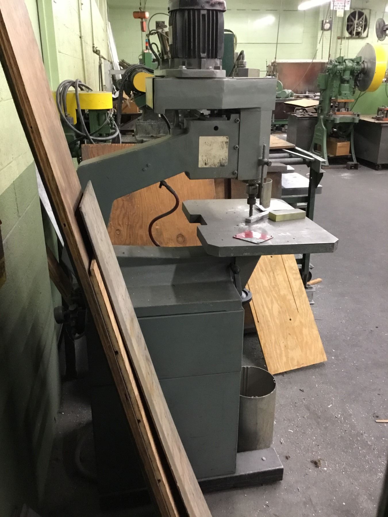 RU-50 DELTA Single Spindle Manual Pin Router