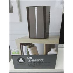 New Mini De Humidifier 2 liter translucent water tank 8.8 x 7 x 13.8" H