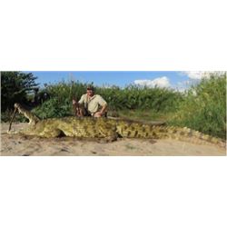 MOZAMBIQUE - CAPE BUFFALO AND NILE CROCODILE HUNT FOR 2 HUNTERS