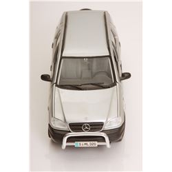 1/18 Scale MBZ ML-320 - by Maisto