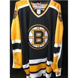 BOSTON BRUINS HOCKEY JERSEY (SIZE XL)