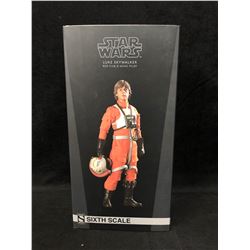 Sideshow Star Wars Luke Skywalker Red Five X Wing Pilot 1/6 Scale Figure