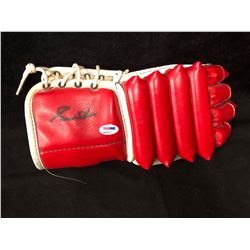 GORDIE HOWE SIGNED VINTAGE HOCKEY GLOVE (PSA/DNA COA)
