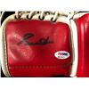 Image 2 : GORDIE HOWE SIGNED VINTAGE HOCKEY GLOVE (PSA/DNA COA)