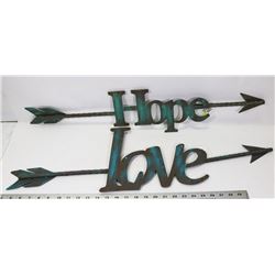 SET OF METAL WALL HANGINGS