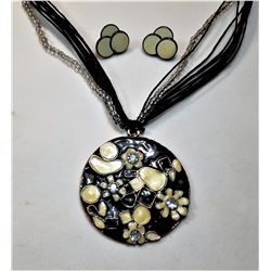 18)  ENAMEL COPPER DISK NECKLACE &