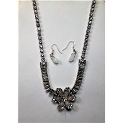 15)  VINTAGE CLEAR RHINESTONE &