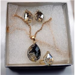 8)  GOLD TONE & CHECKERBOARD CUT CRYSTAL