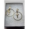 Image 1 : 23)  GOLD TONE CROSS & CIRCLE STUD