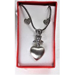 15)  SILVER TONE HEART & STAR PENDANT