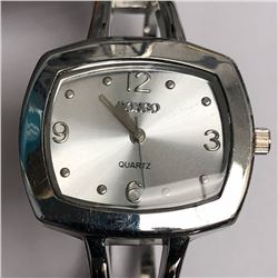 40) BONGO WHITE WATCH