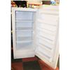 Image 2 : FRIGIDAIRE UPRIGHT FREEZER, 30"X29"X61",