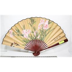 VINTAGE WOOD FOLDING HAND FAN