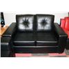 Image 3 : NEW BLACK LEATHERETTE 85" SOFA WITH 61"  LOVE SEAT