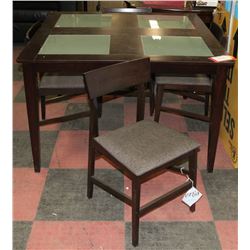 WOOD AND GLASSTOP KITCHEN TABLE WITH 4 SIDECHAIRS