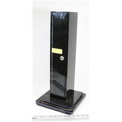 DISPLAY CASE WITH 2 KEYS